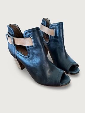 CLARKS | Artisan open toed booties